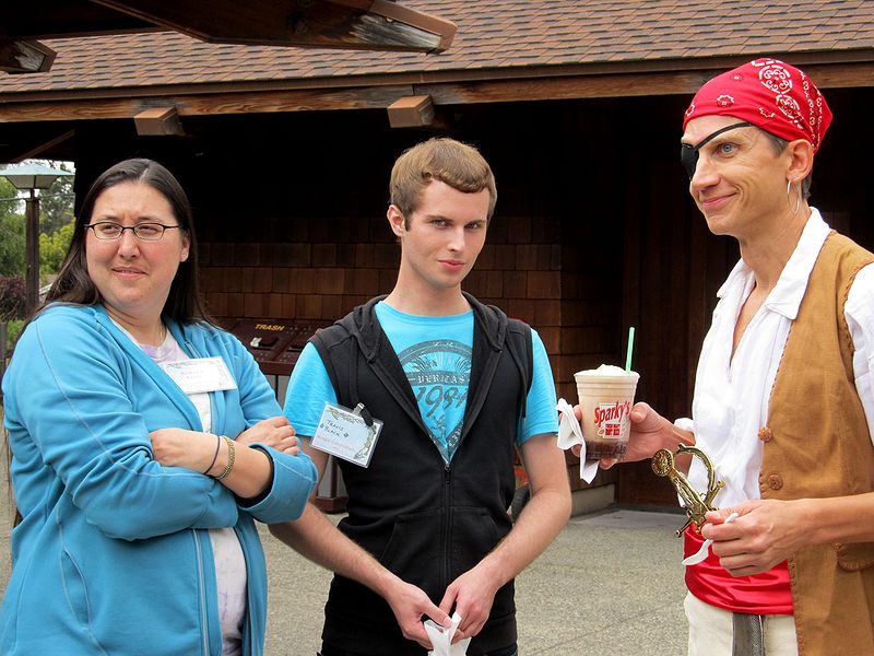 File:2011BieberCon Enjoying root beer floats.jpg
