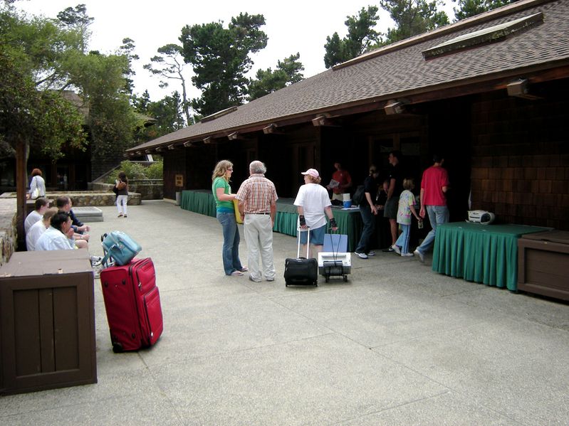 File:2009Bieber 01 Arriving on Friday.jpg